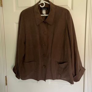 Light weight cuffed sleeve jacket.